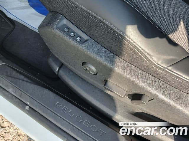 Peugeot 5008 2세대 1.6 BlueHDi Allure, 2019 15