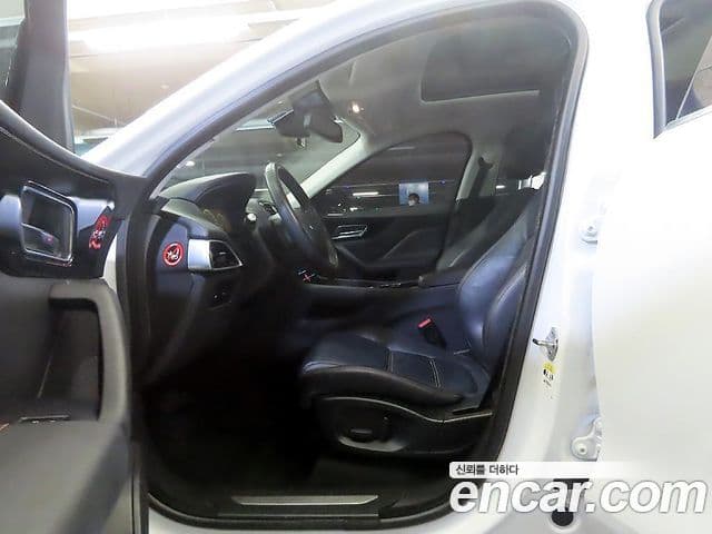 Jaguar F-PACE Prestige, 2017 6