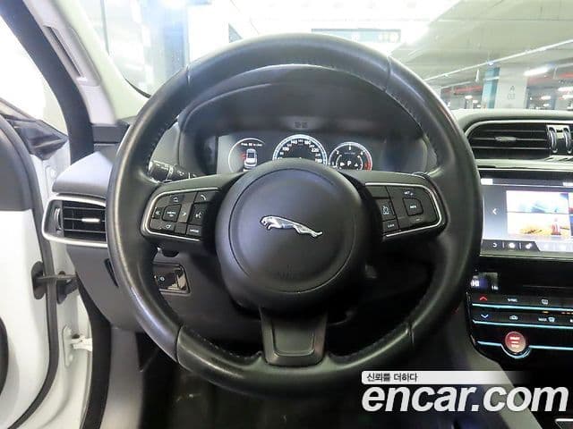 Jaguar F-PACE Prestige, 2017 8