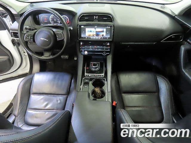 Jaguar F-PACE Prestige, 2017 10