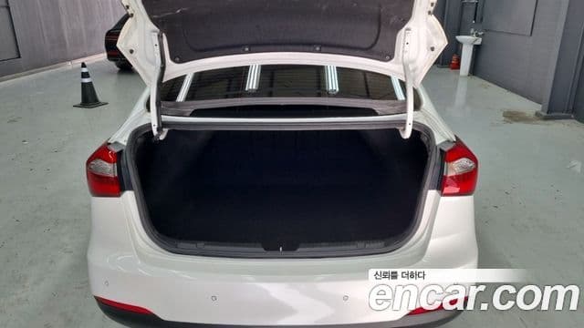 Kia K3 Trendy, 2013 16