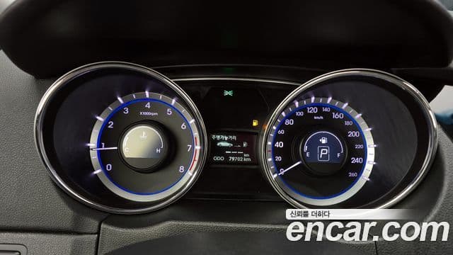 Hyundai YF Sonata Premier, 2011 8