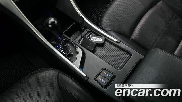 Hyundai YF Sonata Premier, 2011 9