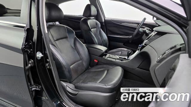 Hyundai YF Sonata Premier, 2011 10