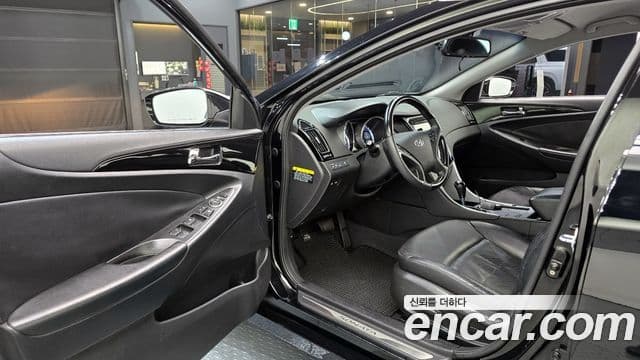 Hyundai YF Sonata Premier, 2011 11