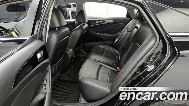 Hyundai YF Sonata Premier, 2011 13