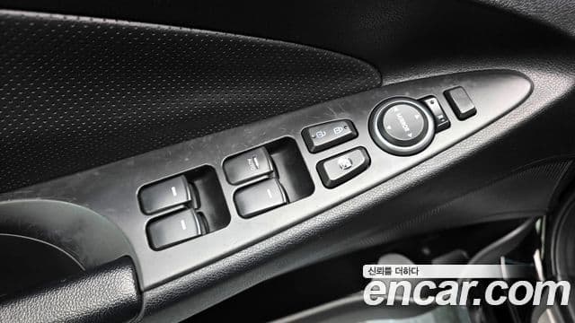 Hyundai YF Sonata Premier, 2011 18