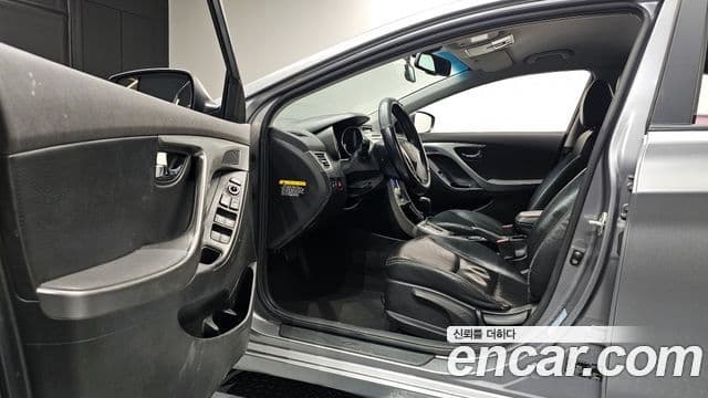 Hyundai Avante MD Premier, 2011 10