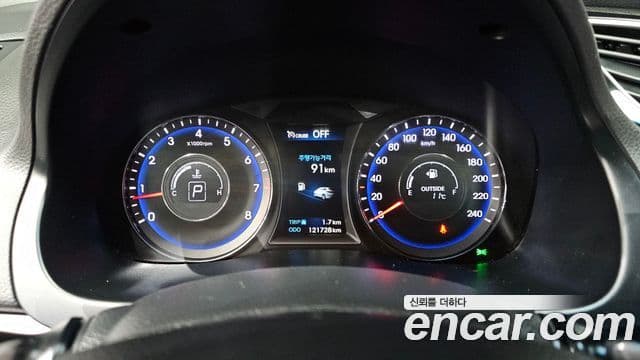 Hyundai i40 Premium, 2012 8