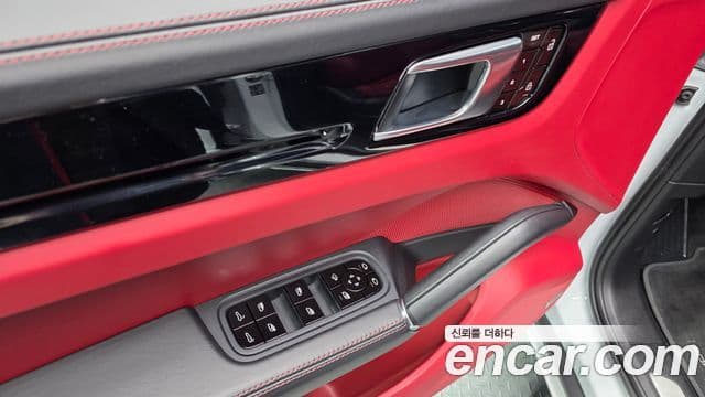 Porsche Cayenne (PO536), 2021 11