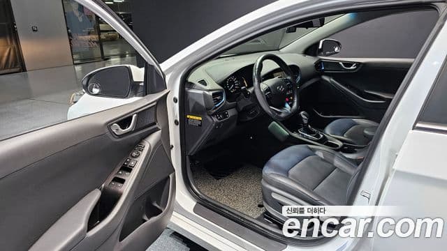 Hyundai Ioniq гибрид, 2017 11