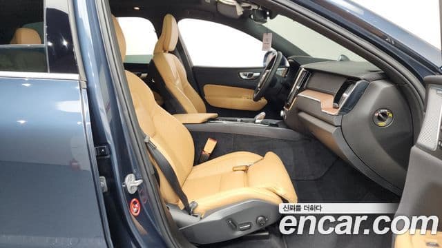 Volvo XC60 2세대 B5 Ultimate Bright, 2024 11