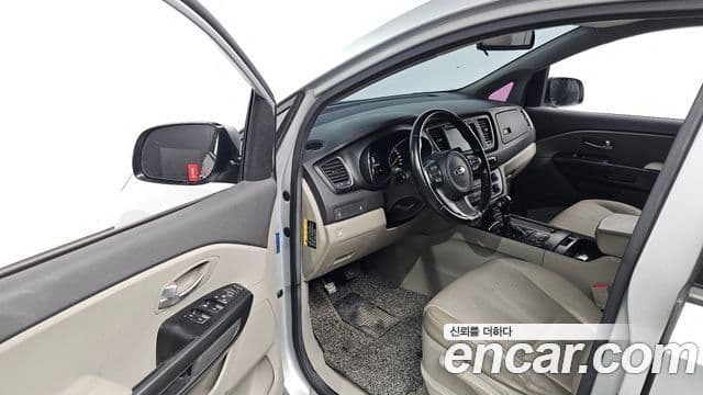 Kia All New Carnival Luxury, 2016 10