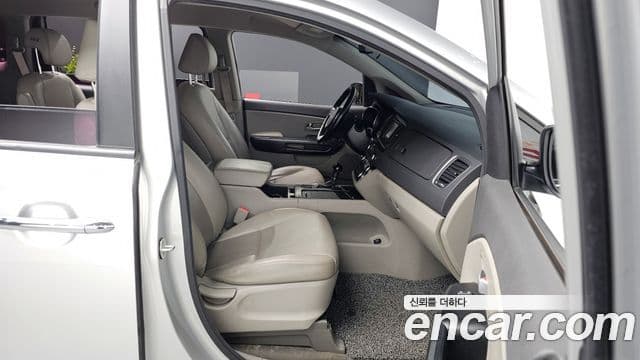 Kia All New Carnival Luxury, 2016 11