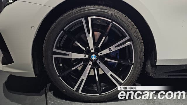 BMW 5시리즈 (G60) 530i xDrive M Sport, 2025 все фото