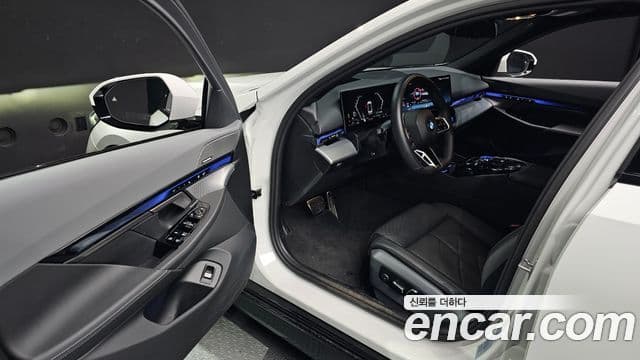 BMW 5시리즈 (G60) 530i xDrive M Sport, 2025 11