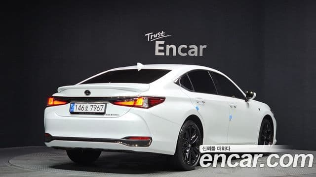 Lexus ES300h 7세대 F-Sport Design пакет, 2024 2