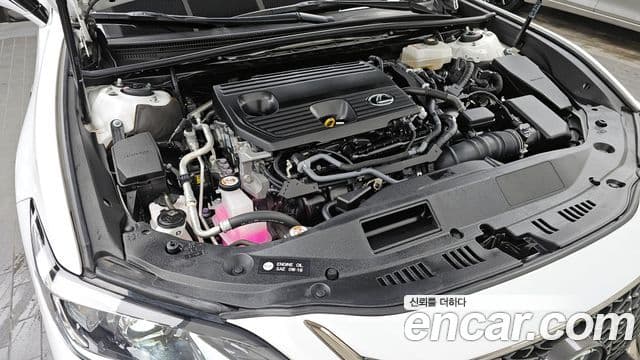 Lexus ES300h 7세대 F-Sport Design пакет, 2024 6