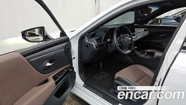 Lexus ES300h 7세대 F-Sport Design пакет, 2024 10