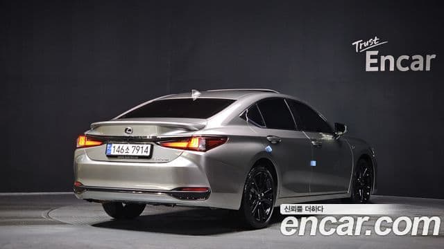Lexus ES300h 7세대 F-Sport Design пакет, 2024 2