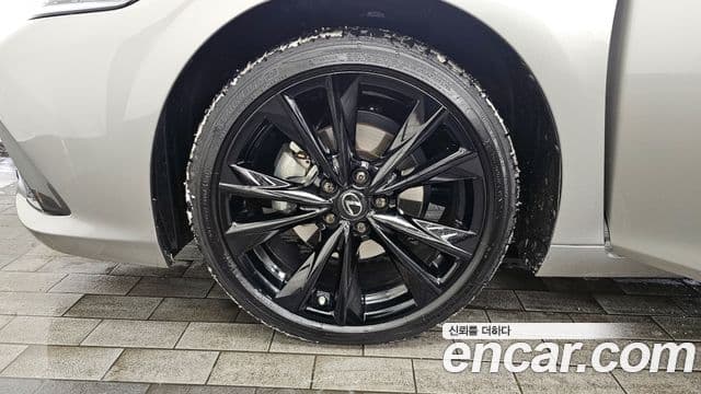 Lexus ES300h 7세대 F-Sport Design пакет, 2024 все фото