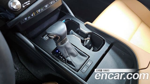 Lexus ES300h 7세대 F-Sport Design пакет, 2024 9