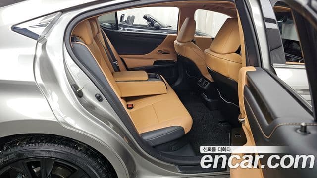 Lexus ES300h 7세대 F-Sport Design пакет, 2024 12