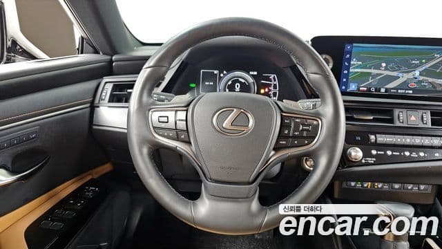 Lexus ES300h 7세대 F-Sport Design пакет, 2024 13
