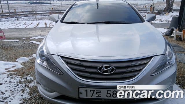 Hyundai YF Sonata LPI Deluxe, 2012 10