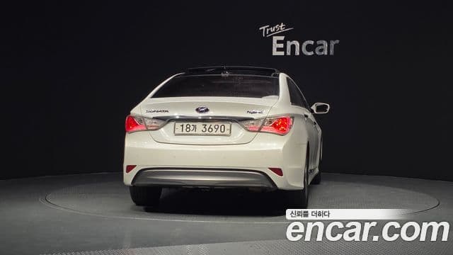 Hyundai Sonata гибрид Royal, 2012 4