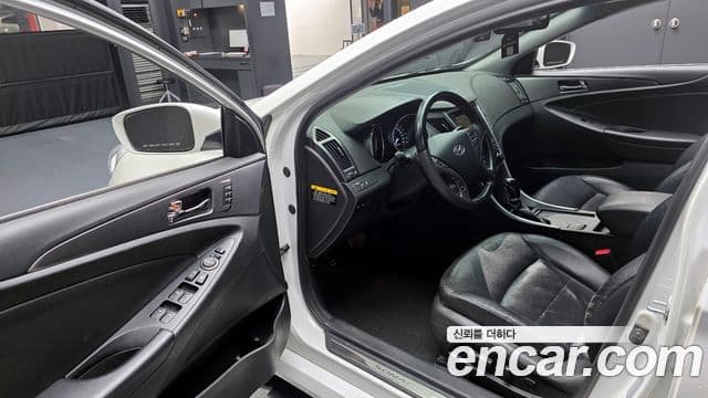 Hyundai Sonata гибрид Royal, 2012 10