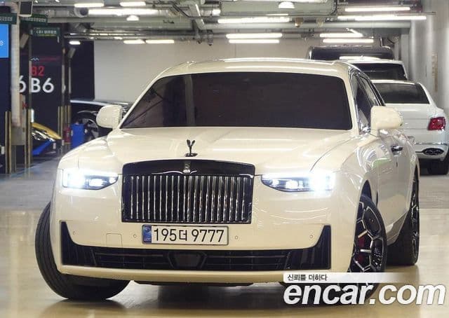 Rolls-Royce 고스트 2세대 6.7 V12 чёрный эмблема, badge, 2025 1