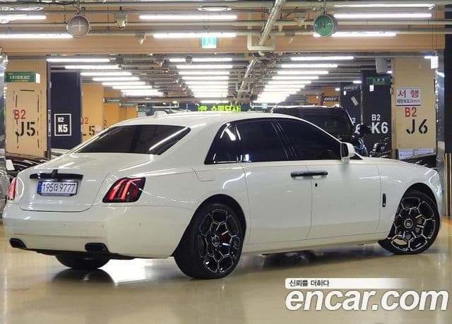 Rolls-Royce 고스트 2세대 6.7 V12 чёрный эмблема, badge, 2025 3