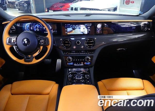 Rolls-Royce 고스트 2세대 6.7 V12 чёрный эмблема, badge, 2025 4