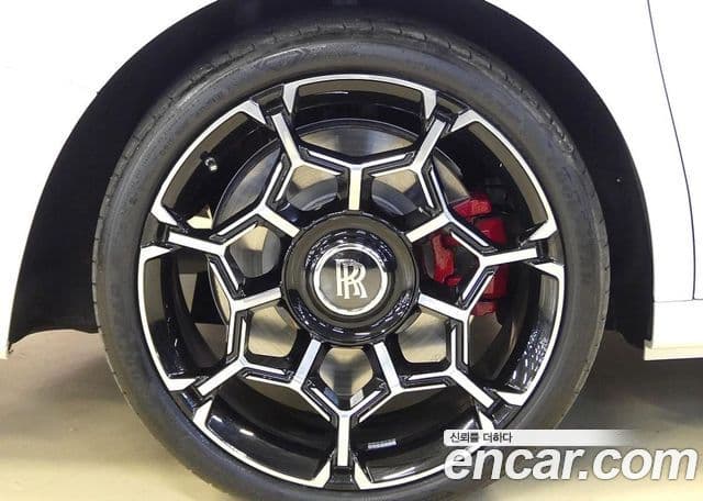 Rolls-Royce 고스트 2세대 6.7 V12 чёрный эмблема, badge, 2025 8