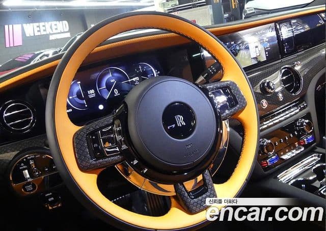 Rolls-Royce 고스트 2세대 6.7 V12 чёрный эмблема, badge, 2025 11