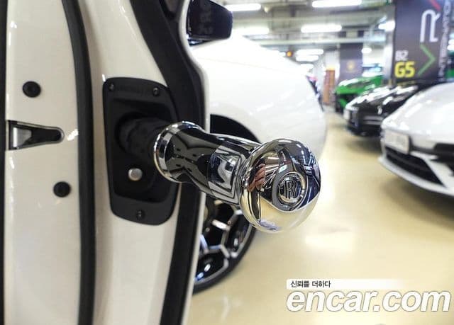 Rolls-Royce 고스트 2세대 6.7 V12 чёрный эмблема, badge, 2025 20