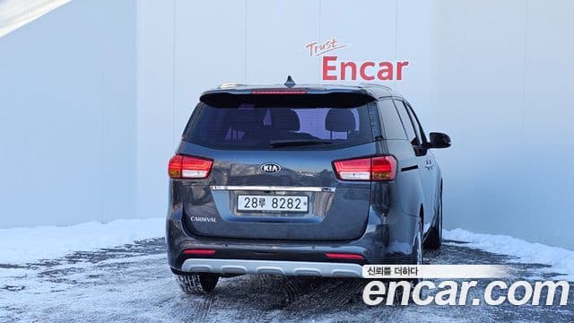 Kia All New Carnival Prestige, 2016 4