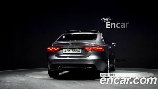 Jaguar XF (X260) 25t Portfolio, 2017 4