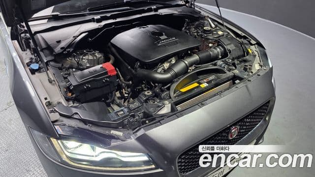Jaguar XF (X260) 25t Portfolio, 2017 6