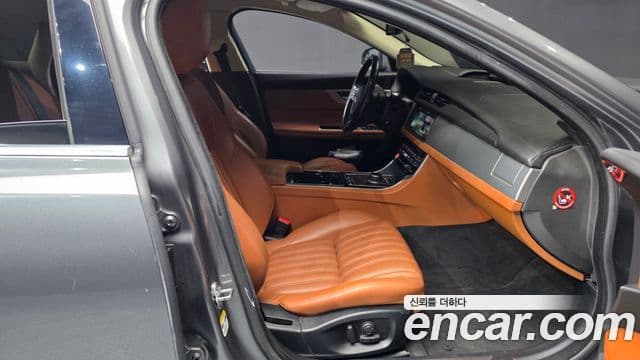 Jaguar XF (X260) 25t Portfolio, 2017 11