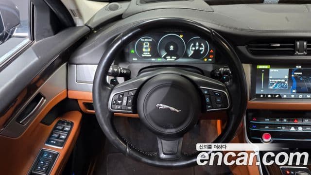 Jaguar XF (X260) 25t Portfolio, 2017 13