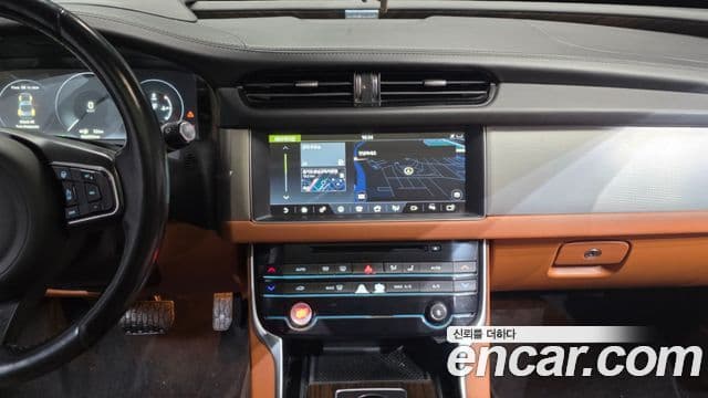 Jaguar XF (X260) 25t Portfolio, 2017 14