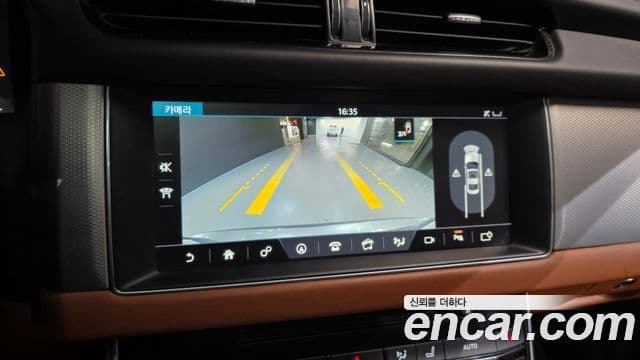 Jaguar XF (X260) 25t Portfolio, 2017 15