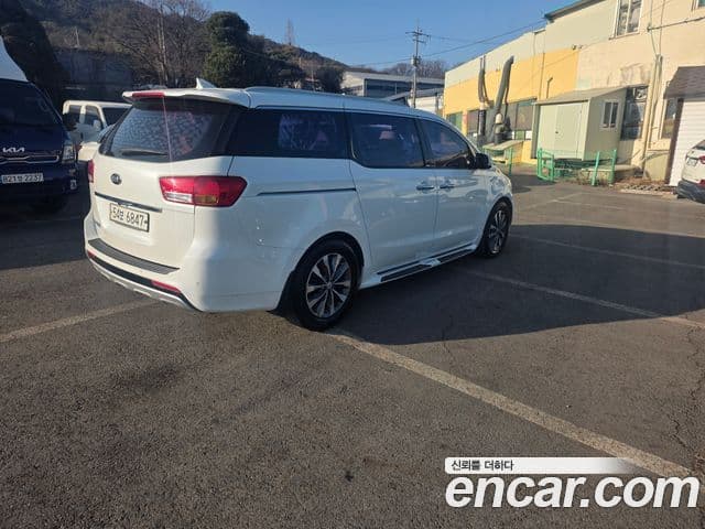 Kia All New Carnival Luxury, 2016 4