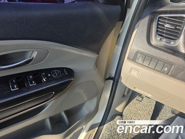 Kia All New Carnival Luxury, 2016 18