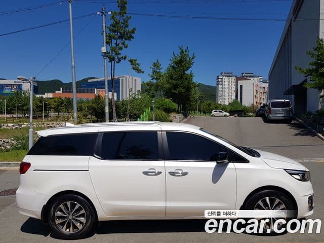 Kia All New Carnival Luxury, 2017 3