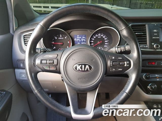 Kia All New Carnival Luxury, 2017 11