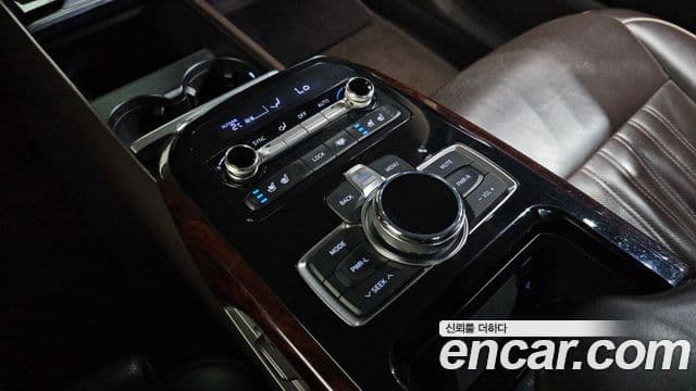 Genesis EQ900 Prestige, 2016 18