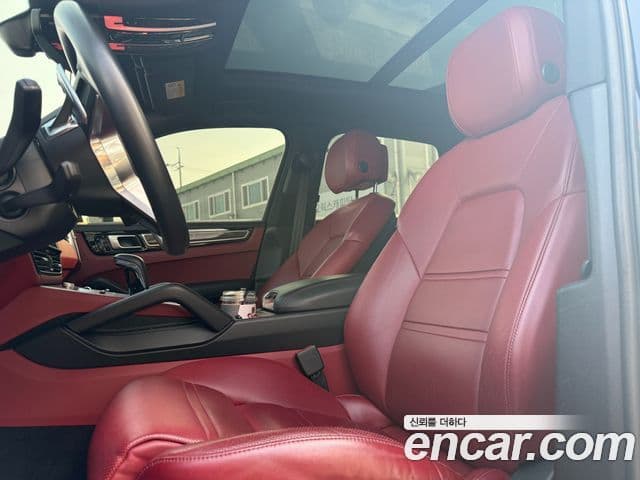 Porsche Cayenne (PO536), 2019 12